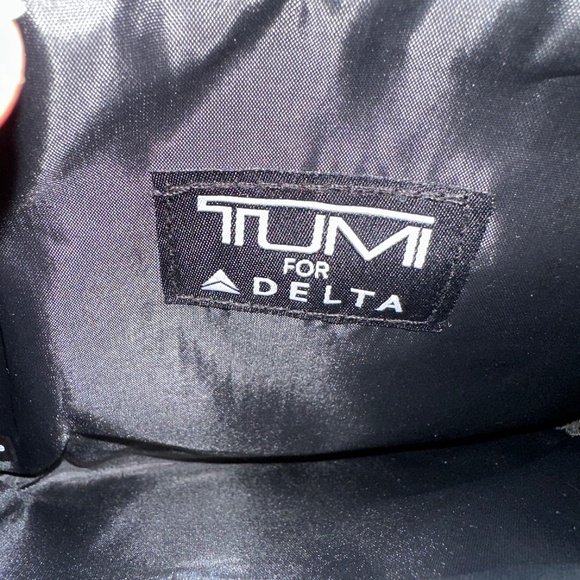 Tumi For Delta Airlines Amenities Bag Toiletry Bag Purple - Picture 7 of 9